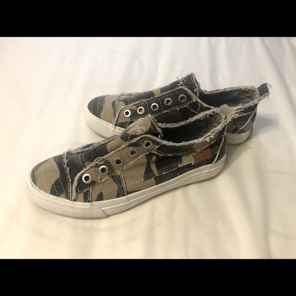 Camp sneakers size 7 womans - Picture 2 of 3